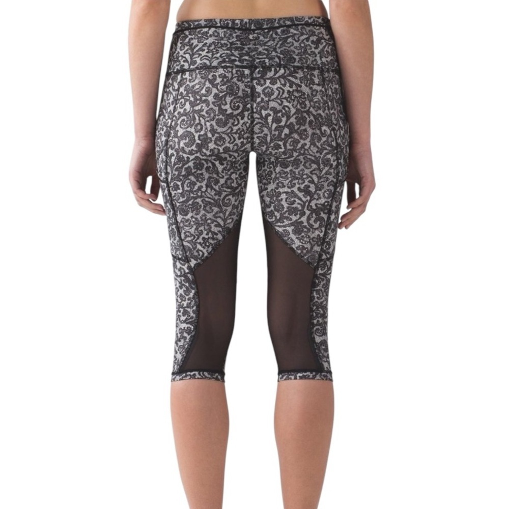 Lululemon Outrun 17" Crop Mini Cinder Lace pattern - Picture 2 of 16